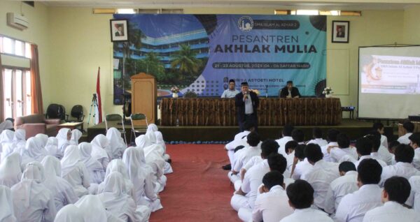 PESANTREN AKHLAK MULIA (SALAM) - SMA ISLAM AL AZHAR 2 JAKARTA