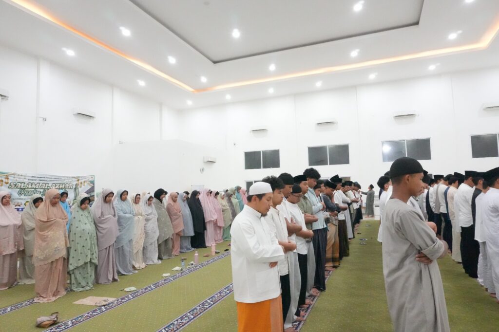 SALAM: Pesantren Akhlak Mulia Kelas X Al Azhar 2