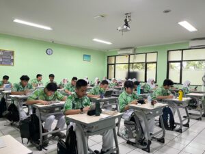 Suasana Belajar Di Dalam Kelas SMAIA 2 Jakarta