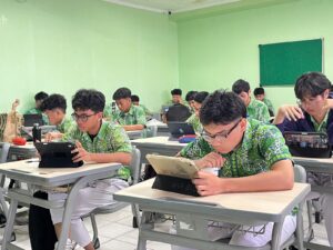 Suasana Belajar Di Dalam Kelas SMAIA 2 Jakarta